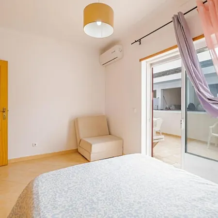 アパート Apartamento T2 Com Terraco E Churraqueira A 1 Minuto Da Praia Altura Algarve
