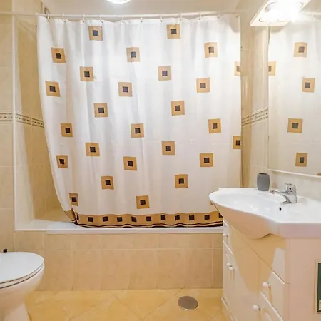 Apartamento T2 Com Terraco E Churraqueira A 1 Minuto Da Praia Altura Algarve *