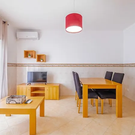 Espacoso Com 2 Quartos A 1 Minuto Da Algarve - De Sabado A Sabado شقة ألتورا