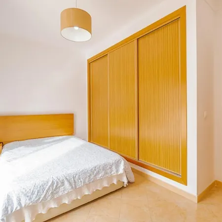 Apartamento T2 Com Terraco E Churraqueira A 1 Minuto Da Praia Altura Algarve *