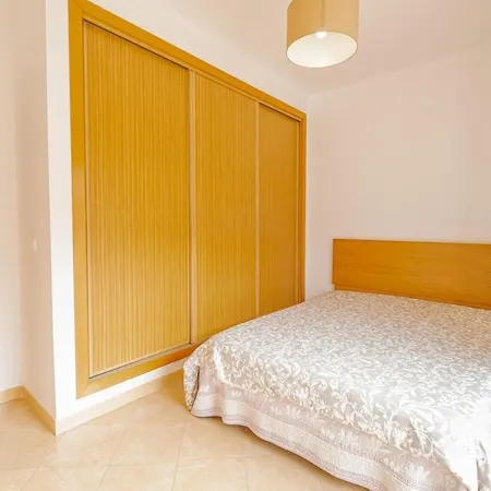 Apartamento T2 Com Terraco E Churraqueira A 1 Minuto Da Praia Altura Algarve *