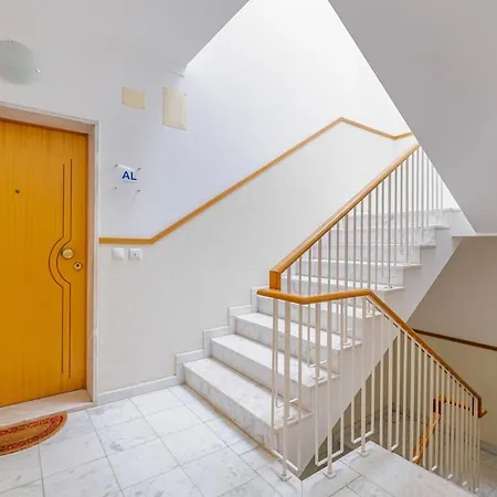Apartamento T2 Com Terraco E Churraqueira A 1 Minuto Da Praia Altura Algarve *