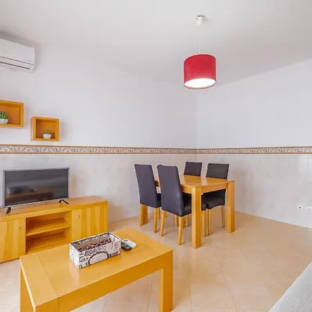 Apartamento T2 Com Terraco E Churraqueira A 1 Minuto Da Praia Altura Algarve アパート
