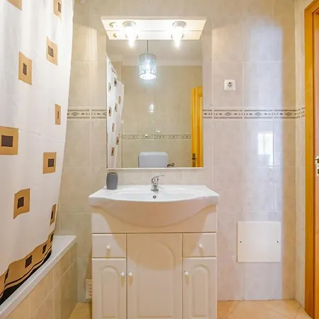 Apartamento T2 Com Terraco E Churraqueira A 1 Minuto Da Praia Altura Algarve Apartmán *